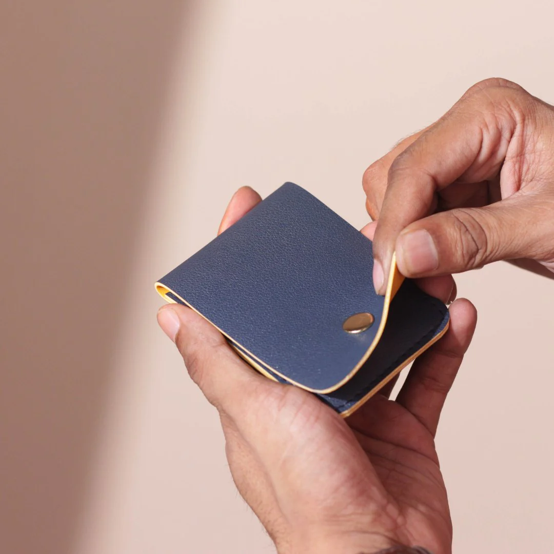 Sleek Snap Card Holder - Exclusive Edition - Image 2