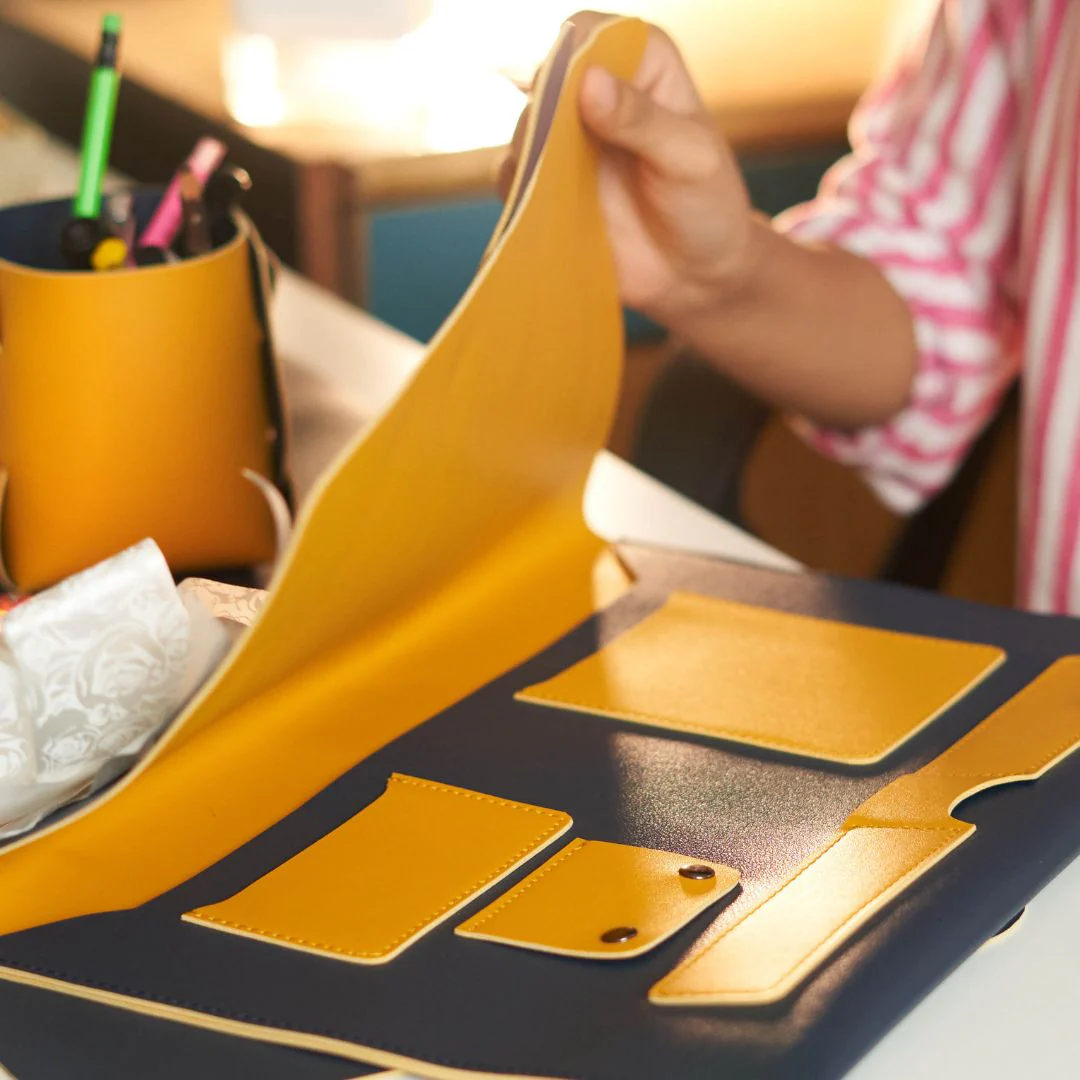 Sleek Station - 41 cm x 29 cm - Exclusive Edition - Image 4